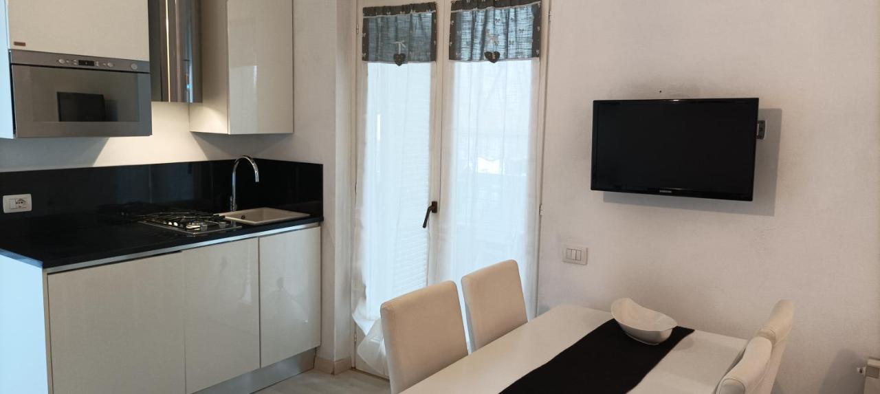 La Casina Di Ale Apartment Marina Di Carrara Luaran gambar
